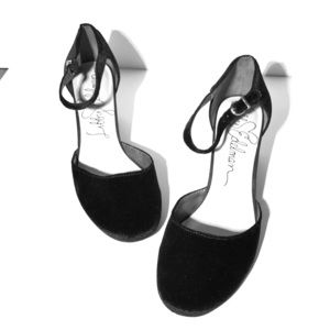 Libby Edelman Velvet Heel-New!